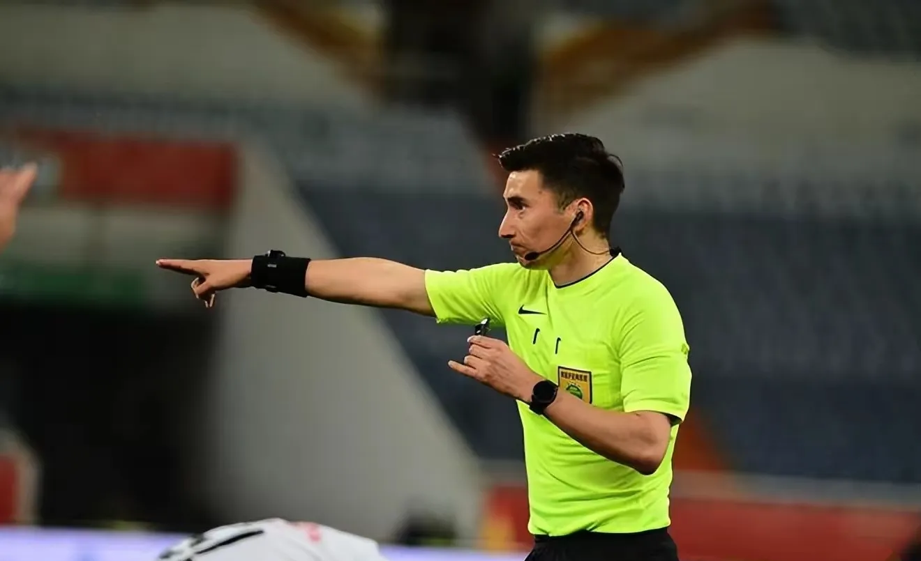 九游游戏中心-赛地聚焦——足总杯清晨热度飙升，费耶诺德篮板制胜，媒体盛赞，球探报告显示潜力(启航足球俱乐部)